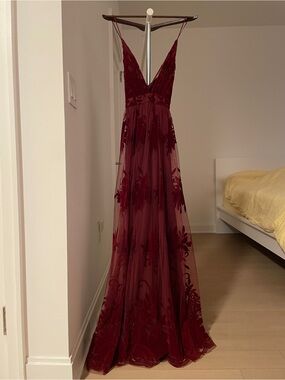 Windsor Morgan Formal Flocked Velvet Dress - Burgundy V-Neck Evening Gown